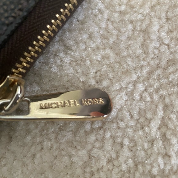 Micheal kors wallet - Picture 3 of 3